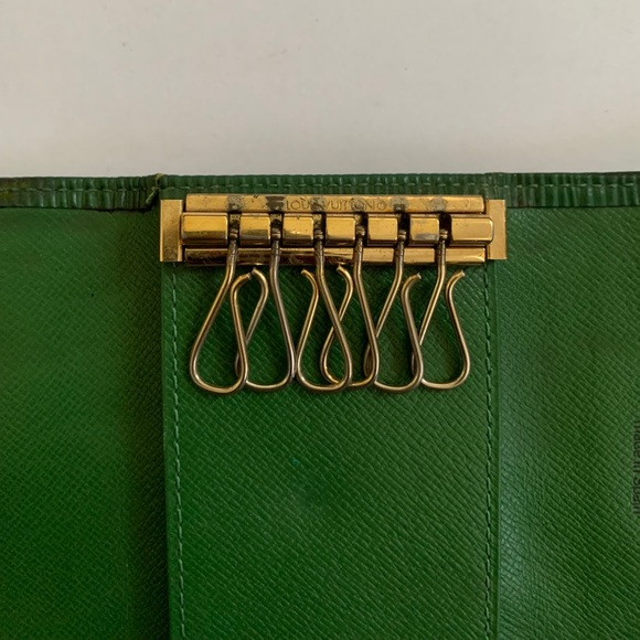 Vintage Louis Vuitton Epi Leather 6 Keyholder - Picture 9 of 13